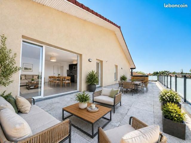 Appartement de toit T4 avec grande terrasse, jacuzzi et 2 places de parking en sous sol – Saint Jean