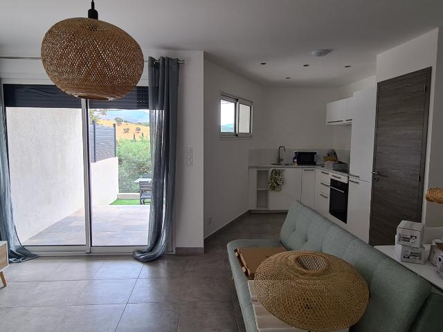 Appartement de type F1 de 36 m2 au calme dans résidence récente avec stationnement