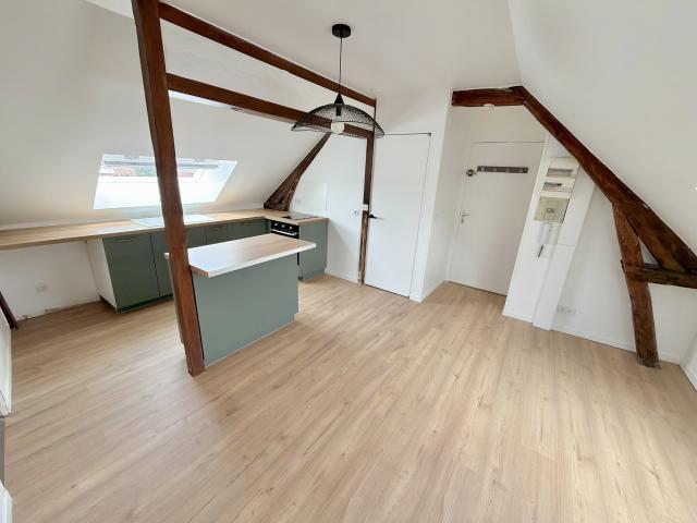 Appartement de type F2 avec place de parking LIANCOURT