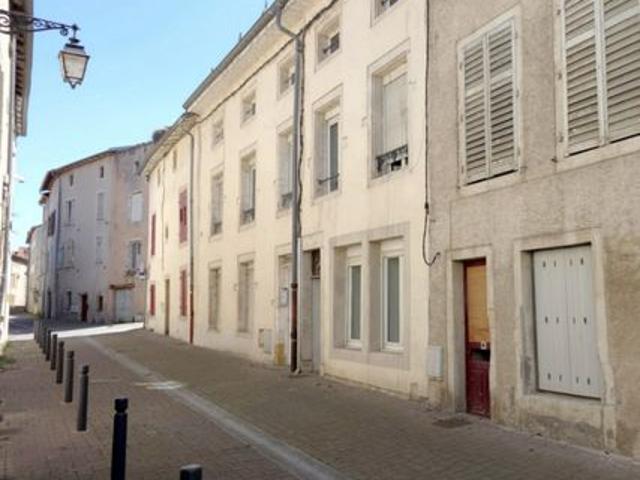 Appartement de type F2 à rénover dans petite copropriété, idéal investisseur