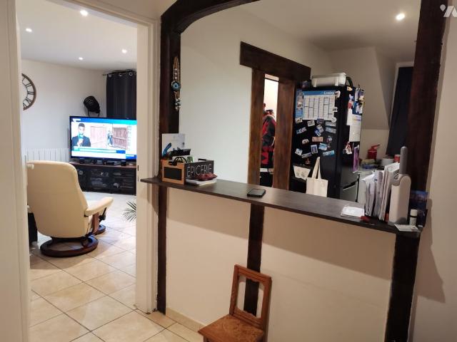 Appartement de type F3 + balcon + une place de parking privative non couverte