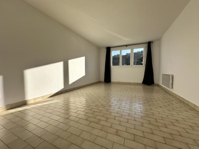 appartement de type studio au 1er étage