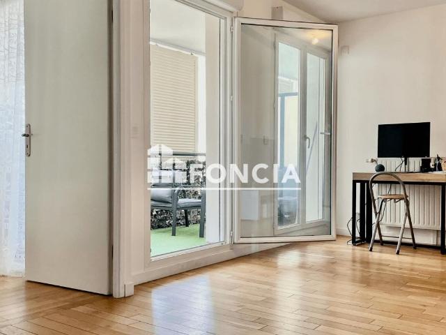 Appartement de type T2 récent de 49.5 m2 avec terrasse côté jard