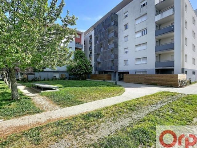 Appartement de type 2 à vendre avec garage et grand balcon