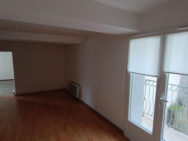 Appartement de Type 2 avec balcon centre du village de PIGNANS 510