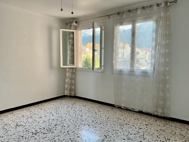 APPARTEMENT DE TYPE 2 AVEC CAVE ET PLACE DE PARKING NON MEUBLE Groupement Immobilier 66