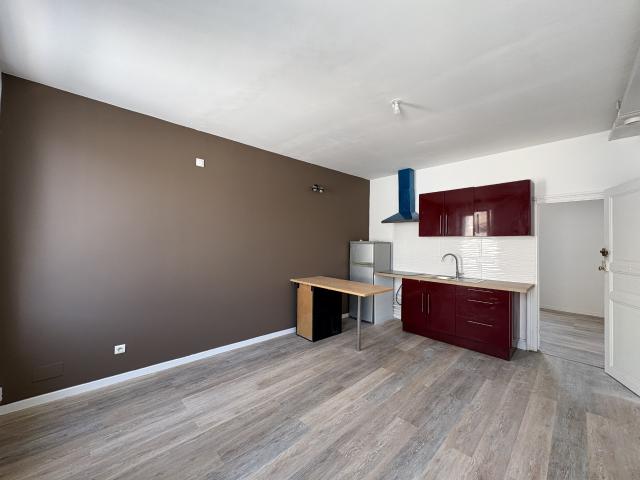 APPARTEMENT DE TYPE 2 AVEC COIN CUISINE EQUIPEE CENTRE DE CASTELNAUDARY