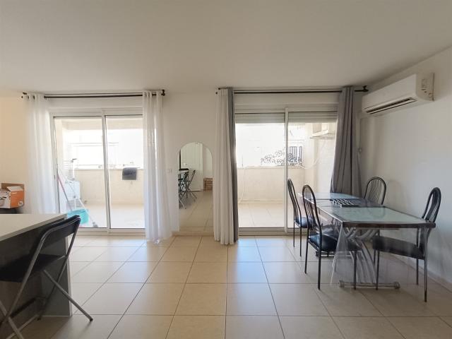 Appartement de type 3 avec terrasse et place de stationnemen. 60m² Saint André de Sangonis