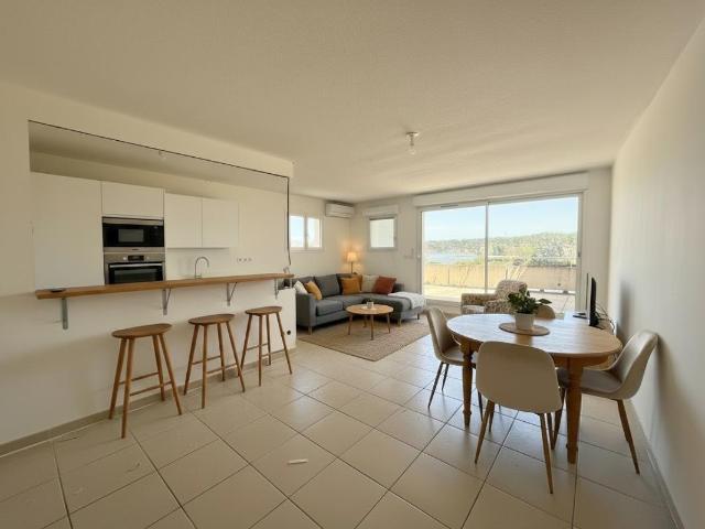 Appartement de type 3 avec vue sur l'étang et garage