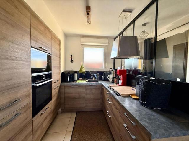 Appartement de type 3 avec grande terrasse et 2 places de parking