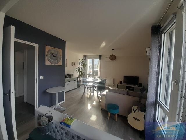 Appartement de type 3 de 81 m2 avec terrasses et palce de parking
