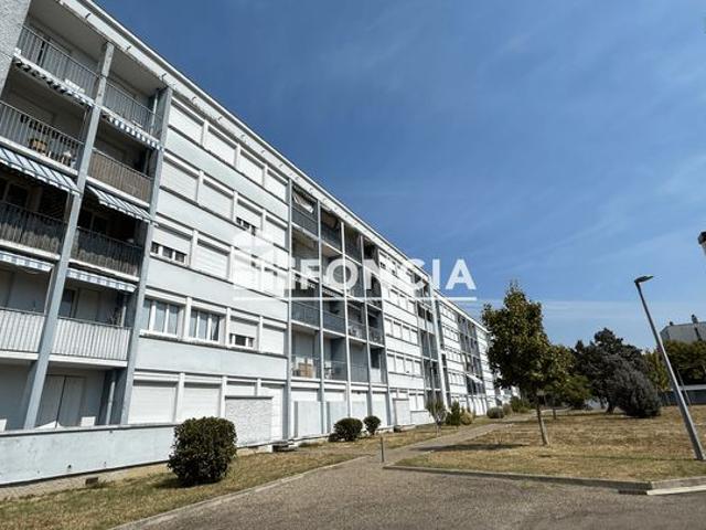 Appartement de Type 4 5 situé au 1er étage sans ascenseur avec balcon et cave en rez de chaussée