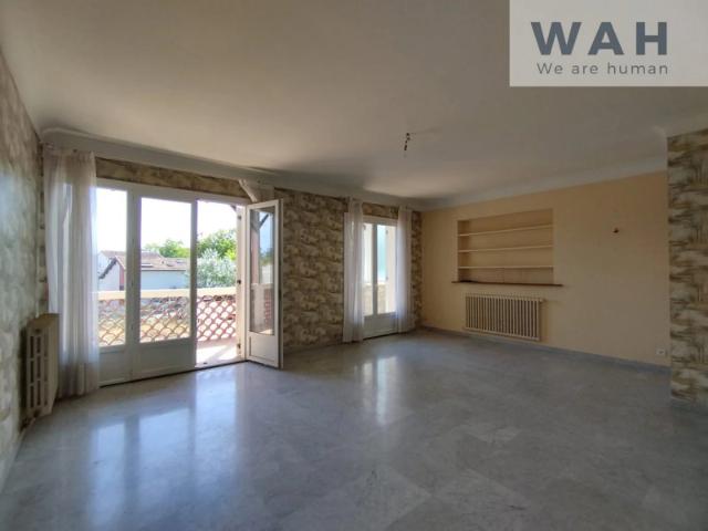 APPARTEMENT DE TYPE 4 À L' ETAGE LOT No2 COPROPRIETE DE D