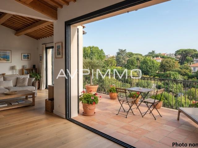 Appartement de type 4 à La Ciotat avec garage et terrasse