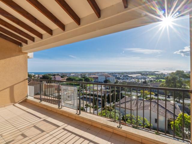 Appartement de type 4 avec terrasse et stationnements 91m² Sète