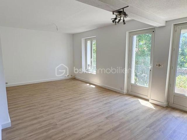 Appartement de type 4 avec une chambre en mezzanine +place de parking + cave