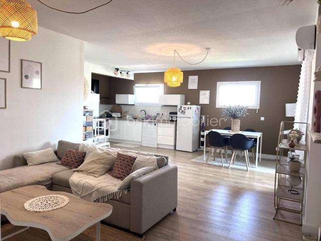 Appartement de type 4 de 88,49 m² avec terrasse rénové avec gout