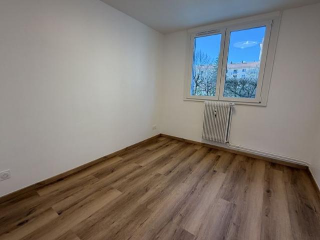 APPARTEMENT DE TYPE 5 REFAIT A NEUF GARAGE CAVE