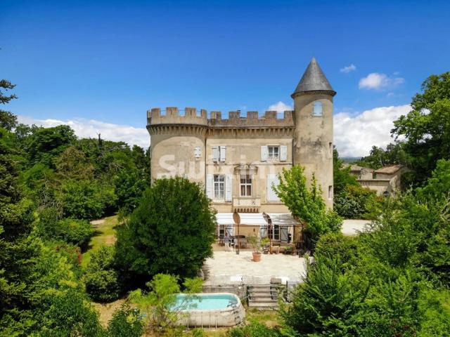 Appartement de caractère 190 m² au sein du Château de la Bégude de Mazenc, parc arboré 4 300 m²
