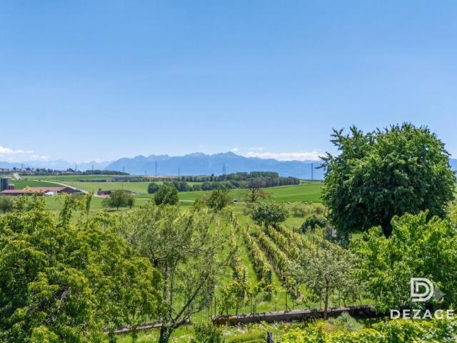 Appartement de caractère avec vue panoramique et jardin au coeur du village !