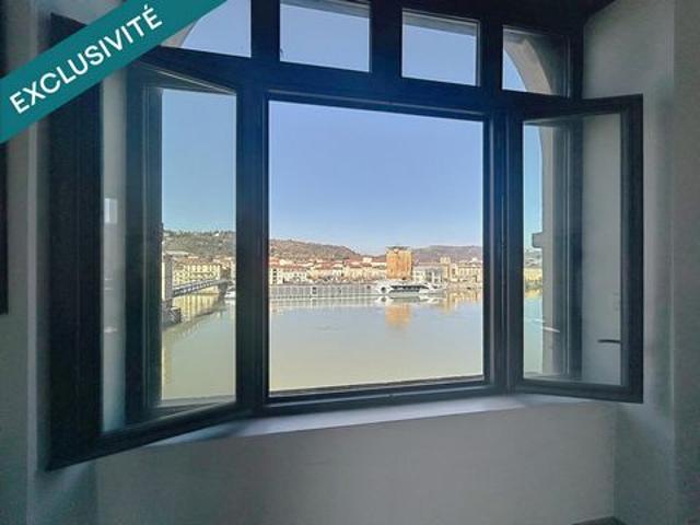 Appartement de caractère avec ascenseur et possibilité d'acquérir un stationnement