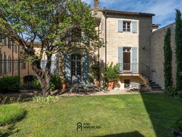 Appartement de caractère avec jardin privé au cœur historique d'Uzès