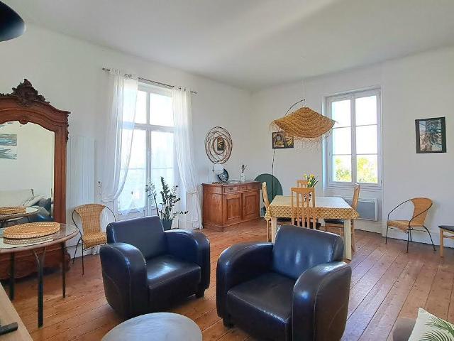 Appartement de caractère dans une villa d'époque proche plag. 68m² Royan