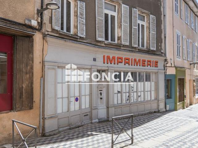 Appartement de caractère de 147 m² avec local professionnel de 89 m², studio indépendant, annexe à rénover, cour privative et combles aménageables en
