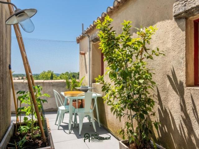 Appartement de charme avec terrasse en secteur sauvegardé d'Uzès