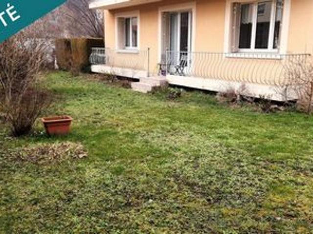 Appartement de charme en rez de chaussée avec jardin privatif et garage