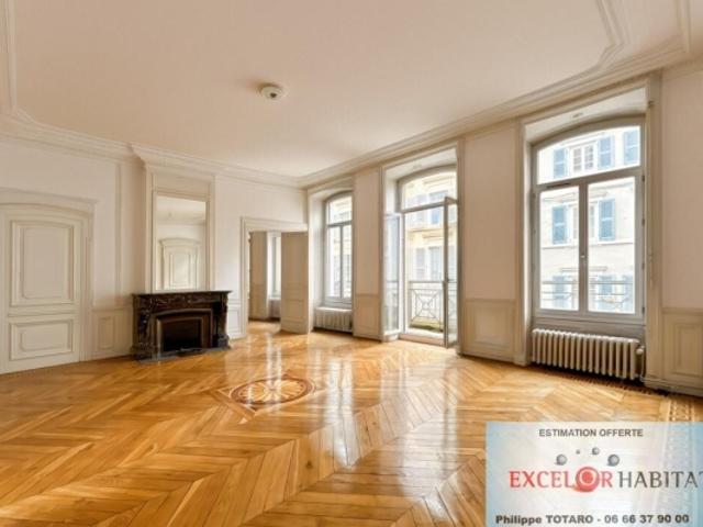 APPARTEMENT DE CHARME LUMINEUX AU CALME 3 CHAMBRES de 163 m