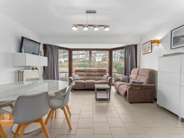 APPARTEMENT DE DEUX CHAMBRES AVEC VUE LATÉRALE SUR LA MER