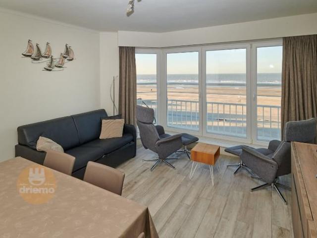 APPARTEMENT DE DEUX CHAMBRES DANS UN IMMEUBLE RÉCEMMENT R.