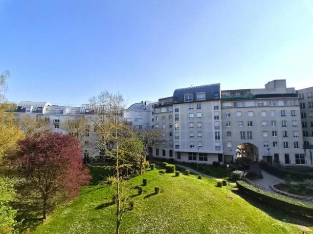 Charmant T2 lumineux avec balcon à Cergy