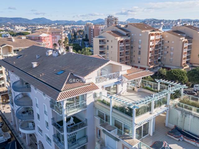 Appartement de luxe à vendre à Fréjus Plage avec vue mer