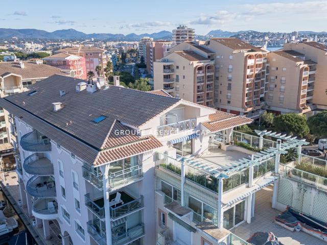Appartement de luxe à vendre à Fréjus Plage avec vue mer 262m² Fréjus