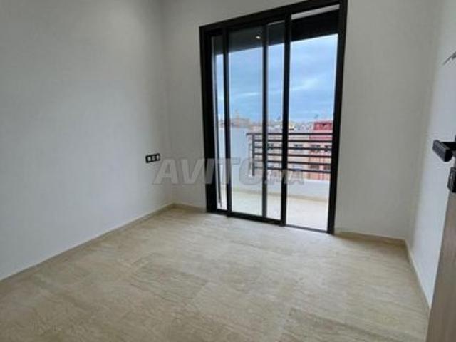 Appartement de luxe à vendre à Rahma sur la rue avec soutien