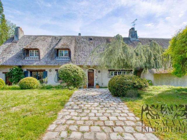 Appartement de luxe de 15 pièces en vente à Les Mesnuls, France