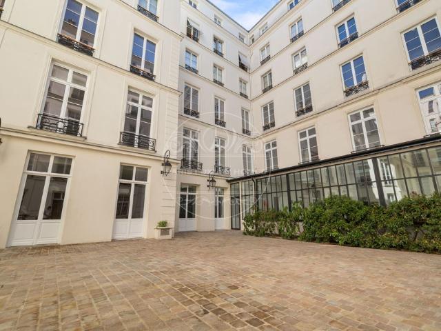Appartement de luxe de 124 m2 en vente Chatelet les Halles, Louvre Tuileries, Palais Royal, France