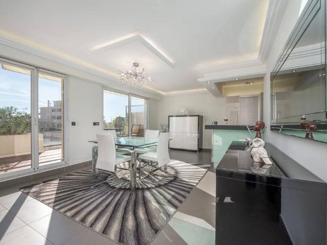 Appartement de 1 chambres de luxe en vente à Juan les Pins, Provence Alpes Côte d'Azur