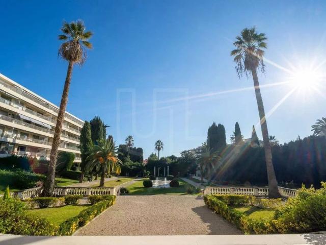 Appartement de luxe de 2 chambres en vente à Antibes, France