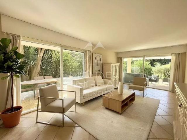 Appartement de luxe de 2 chambres en vente à Antibes, France