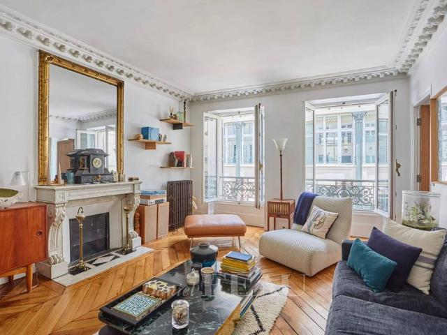 Appartement de luxe de 2 chambres en vente à Canal Saint Martin, Château d’Eau, Porte Saint Denis, France