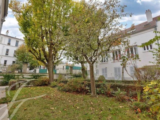 Appartement de luxe de 2 chambres en vente à Montmartre, Abbesses, Grandes Carrières, Paris, Île de France