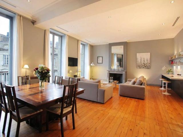Appartement de luxe de 3 chambres en location à Bordeaux, France