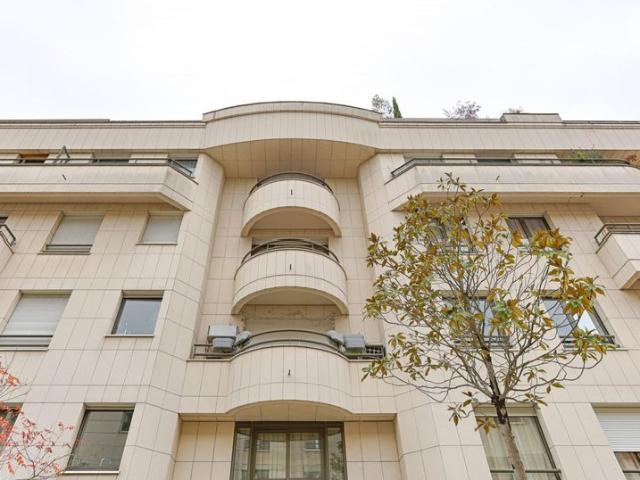 Appartement de luxe de 3 chambres en vente à Courbevoie, France