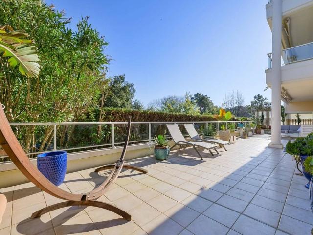 Appartement de luxe de 3 chambres en vente à Mandelieu, France