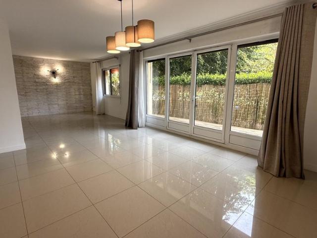 Appartement de luxe de 3 pièces en location à Neuilly sur Seine, Île de France