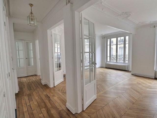 Appartement de luxe de 3 pièces en vente à Motte Picquet, Commerce, Necker, France
