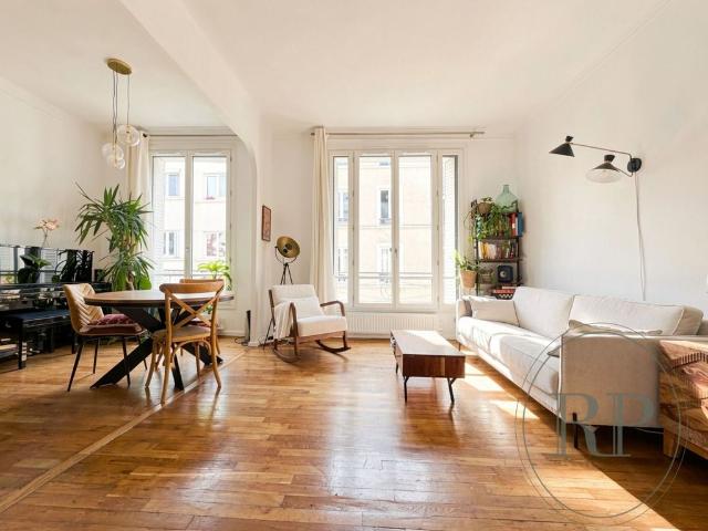 Appartement de luxe de 3 pièces en vente à Montmartre, Abbesses, Grandes Carrières, France